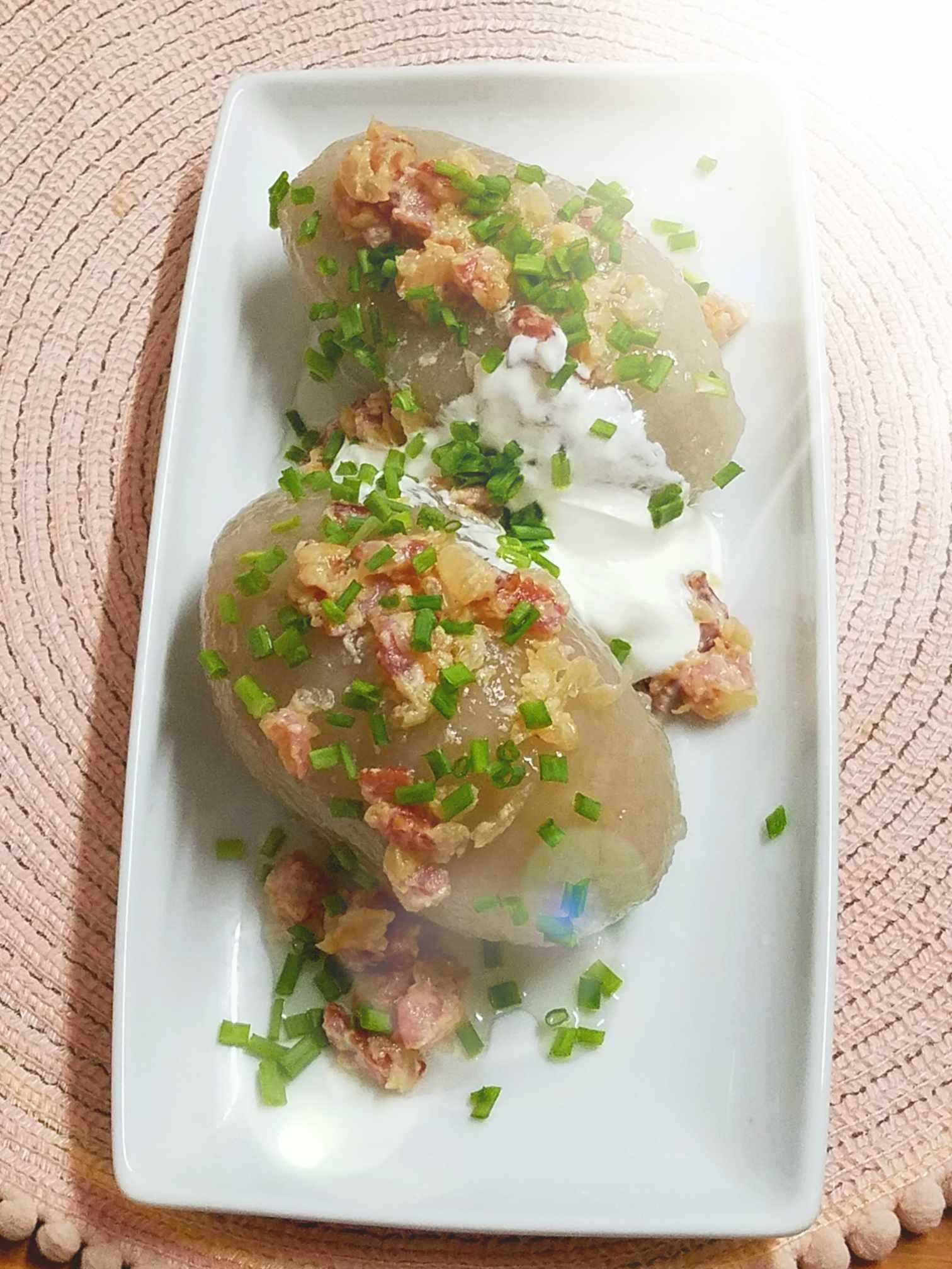 Tarkuotų bulvių cepelinai su manų kruopomis ir sultingu mėsos įdaru