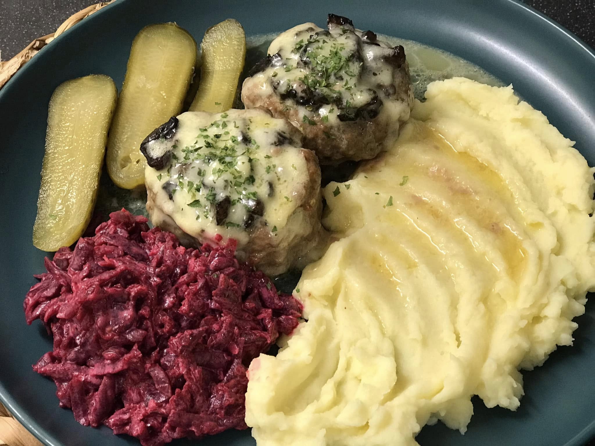 Įdaryti faršo lizdeliai "šulineliai" su portobello grybais ir sūriu