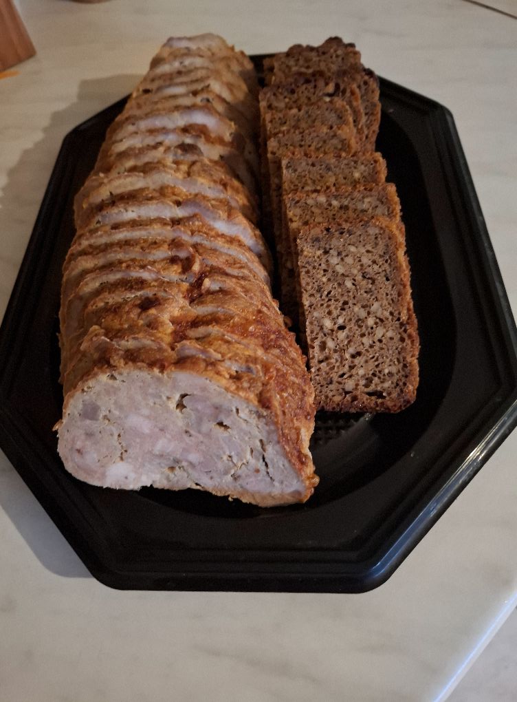 Naminis netikras zuikis iš faršo ir kumpio gabaliukų